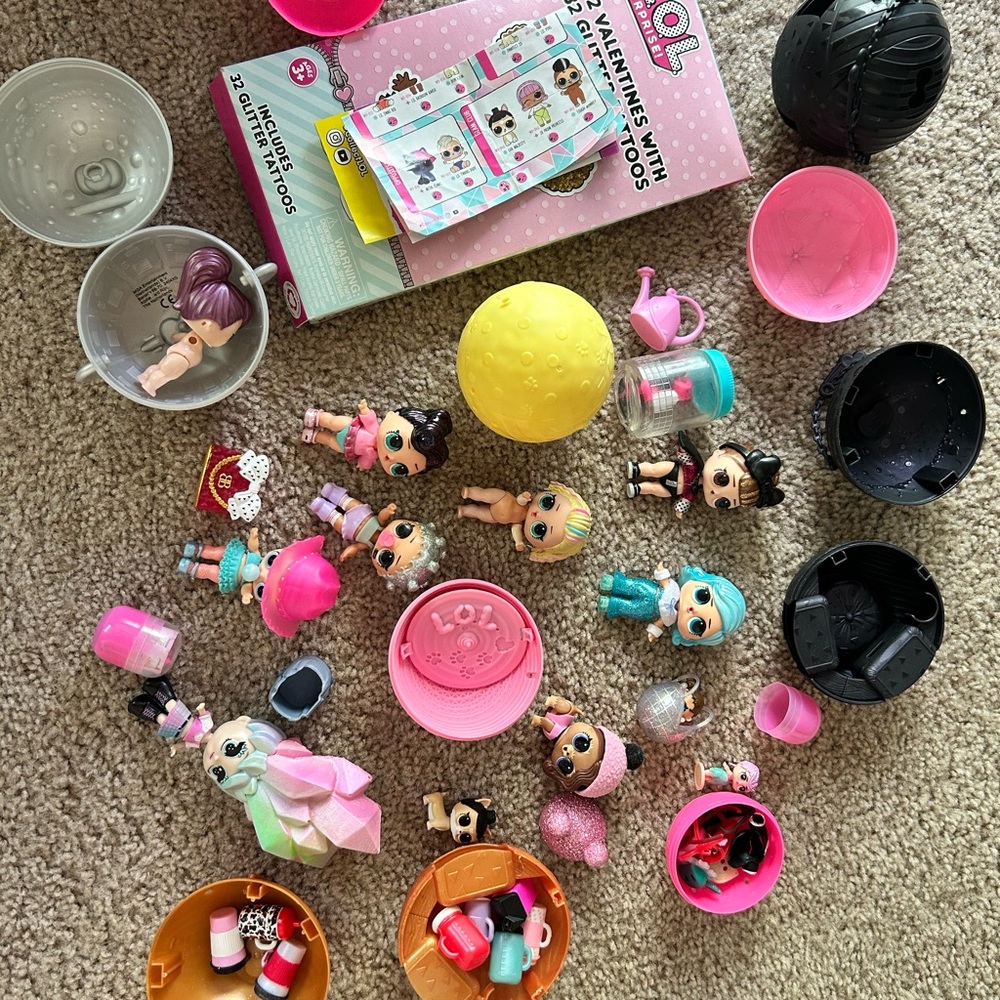 L.O.L. Surprise! Dolls Playset with Accessories (48)